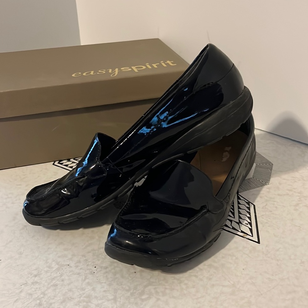 Easy spirit black low for a size 9 1/2 medium.